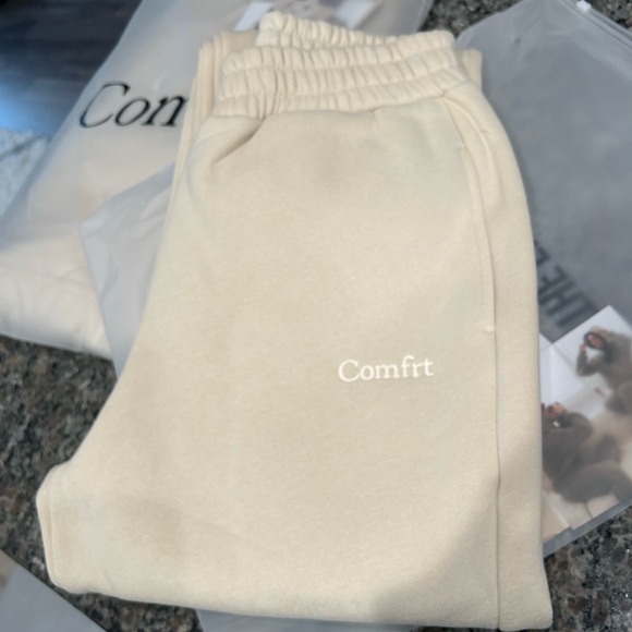 COMFRT set hoodie and sweatpants - Picture 9 of 9